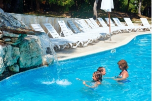 炎熱夏季，泳池類相關(guān)產(chǎn)品在亞馬遜熱賣